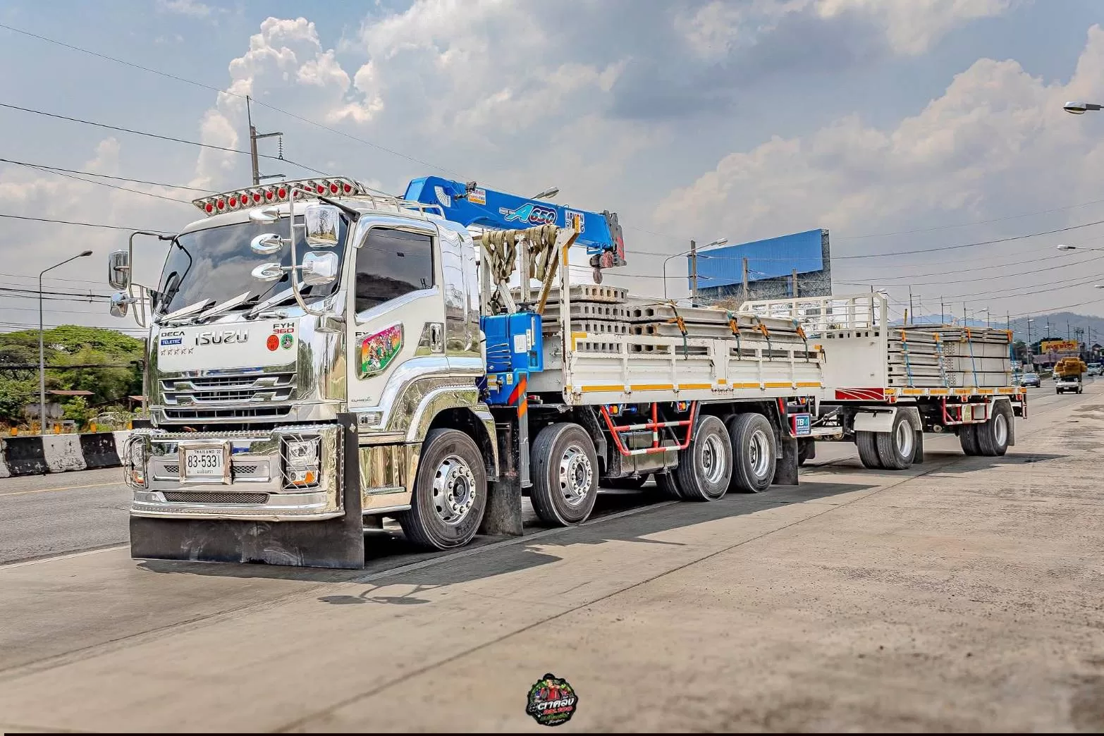 รถเทรลเลอร์พ่วงติดเครน