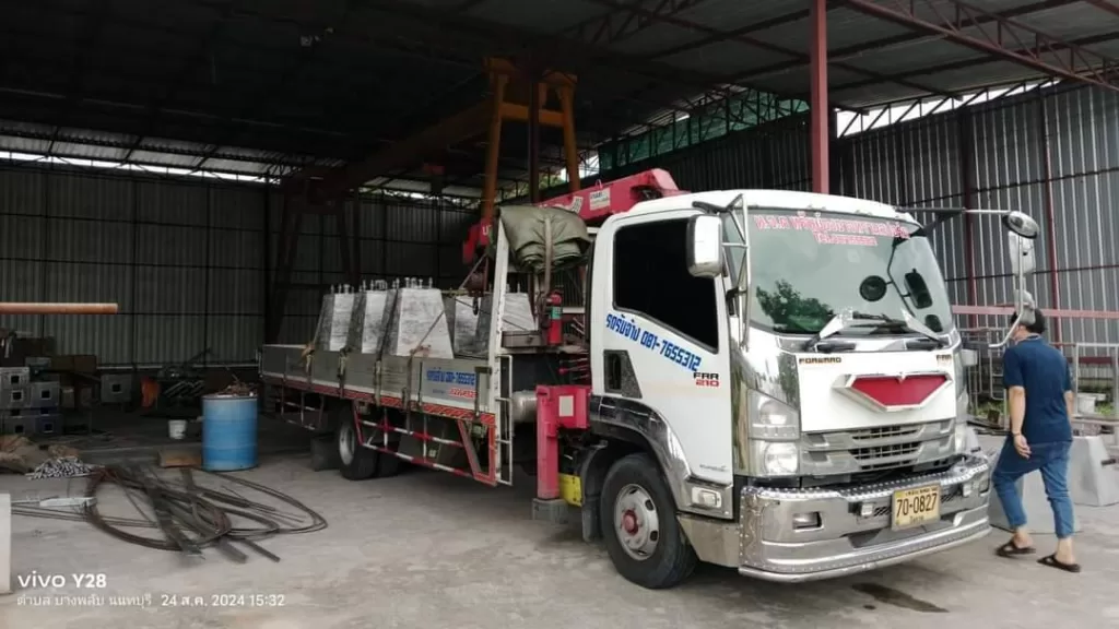 รถเฮี๊ยบรับจ้างลาดกระบัง-กำลังทำงาน